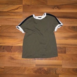 Green short sleeved crop top